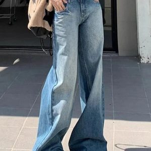 Y2K Light Wash Wide-Leg Denim: Retro 90s Grunge Summer Outfit